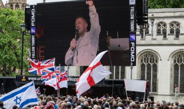 İngiltere’de aşırı sağcı Robinson, camileri hedef alan danışmanlık satıyor