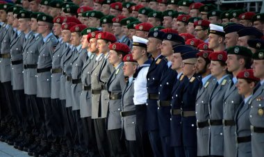 Alman Kabinesi gönüllü askerlik yasası tasarısını onayladı