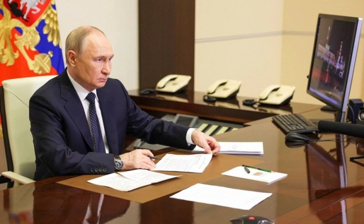 Putin, internette aşırılıkçı içeriklerin aratılmasına ceza öngören yasayı onayladı