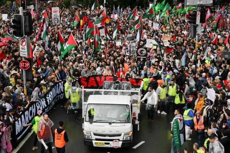 Avustralya'nın Sidney kentinde 90 bin kişilik Gazze protestosu