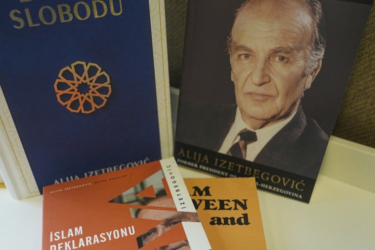 Bosna Hersek'in ilk Cumhurbaşkanı İzetbegoviç, doğumunun 100. yılında eserleriyle anılıyor