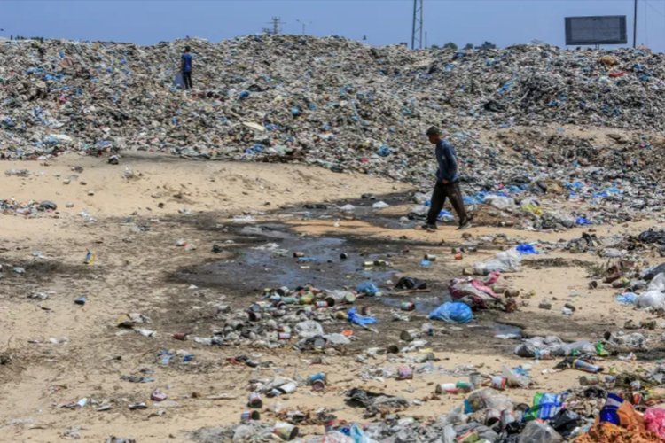 Gazze Belediyesi: Devasa çöp yığınları sağlık ve çevre felaketine neden oluyor