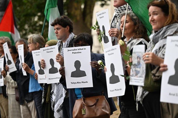İşgalci İsrail'in Gazze'de katlettiği Filistinli gazeteciler Londra'da anıldı