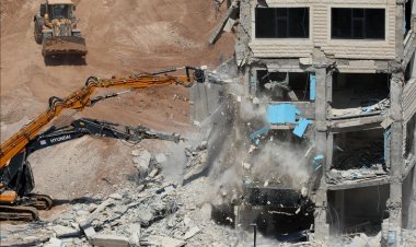 İşgalci İsrail, Kudüs'te dün düzenlenen saldırı sonrası 2 köydeki Filistinlileri toplu cezalandırdı