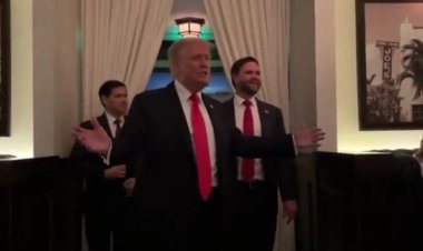 Trump restoranda “bugünün Hitleri” sloganlarıyla protesto edildi: Filistin’e özgürlük sesleri