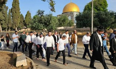 Siyonist Yahudiler Mescid-i Aksa'yı bastı, talmudik ayinler yaptı