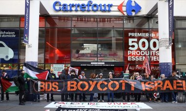 Fransa'da göstericiler, İsrail'i desteklediği gerekçesiyle Carrefour şubesinin önünde eylem yaptı