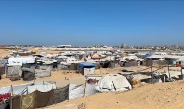 Gazze'de "ölülerin yattığı" mezarlıklar "diriler" için sığınak oldu