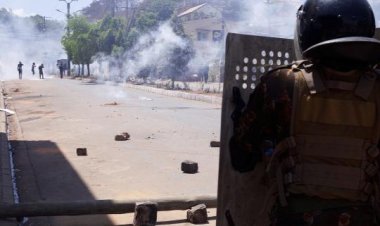 Madagaskar'da protestoların ardından Cumhurbaşkanı Rajoelina hükümeti görevden aldı