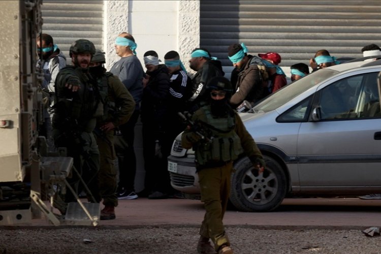 İşgalci İsrail 7 Ekim 2023'ten bu yana Batı Şeria'da 19 bin Filistinliyi gözaltına aldı