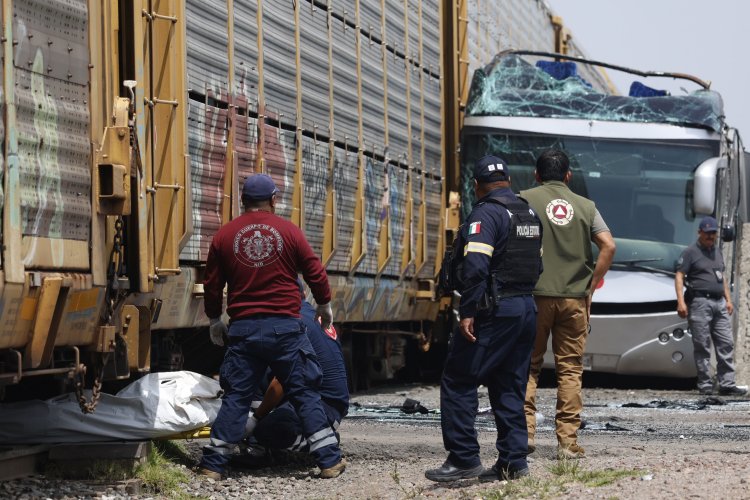 Meksika’da tren ile otobüs çarpıştı: En az 10 ölü, 55 yaralı