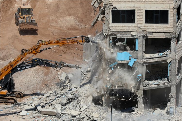 İşgalci İsrail, Kudüs'te dün düzenlenen saldırı sonrası 2 köydeki Filistinlileri toplu cezalandırdı