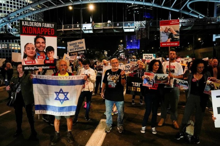 Yedek askerler ve esir ailelerinden Netanyahu’ya tepki: Kendini kurtarmaya çalışıyor