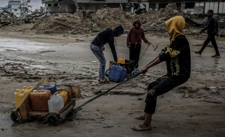 UNRWA: Gazze ile Cibaliya'dan göç eden binlerce Filistinli temiz suya erişimi olmayan çadırlarda yaşıyor
