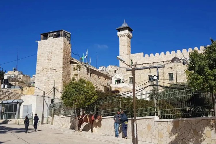 İşgalci İsrail, İbrahim Camii’nin iç avlu tavanına el koyma kararı aldı