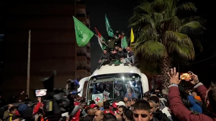 Özgürlüğe tahammül yok: İsrail, takasla bırakılan Filistinlileri tekrar tutukluyor