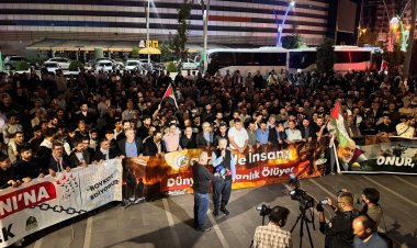 Türkiye halkı işgalcilerin saldırdığı Sumud Filosuna destek için meydanlarda