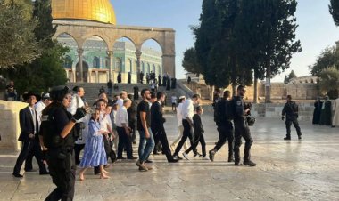 İşgalci İsrailliler Yahudi bayramını bahane ederek Mescid-i Aksa’ya girdi