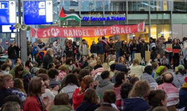 Hollanda'da 20 tren istasyonunda Filistin'e destek için oturma eylemleri yapıldı