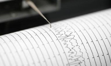 Endonezya'da 6,5 büyüklüğünde deprem
