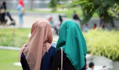 Almanya’da 81 yaşındaki kadından başörtülü kızlara İslamofobik saldırı