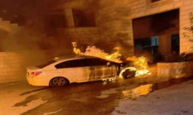 İşgalci İsrailliler Batı Şeria’da Filistinlilerin araçlarını yakıyor