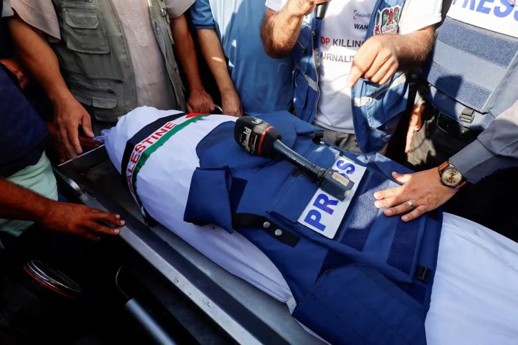 Gazze'de siyonist İsrail saldırısında gazeteci İnâs Ramazan şehit oldu