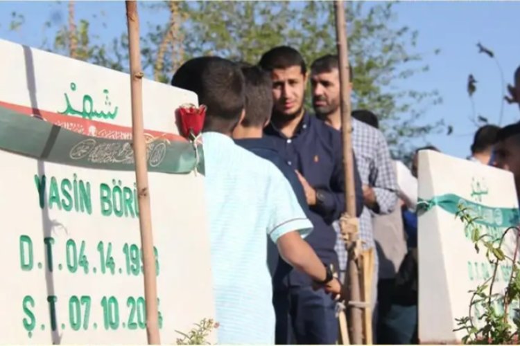 6-8 Ekim şehitleri şehadetlerinin sene-i devriyesinde kabirleri başında anıldı