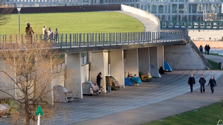 Almanya'da yaklaşık 50 bin evsiz sokaklarda yaşam mücadelesi veriyor