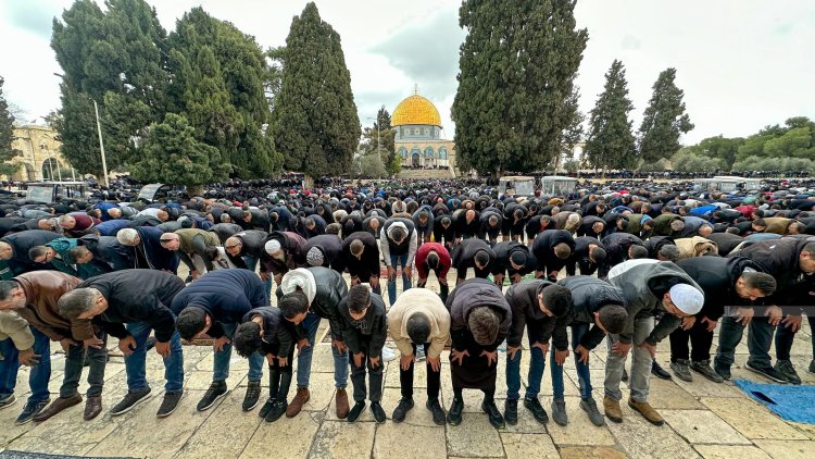 Kimlik kontrolleri, bariyerler, abluka... ama Aksa doldu taştı