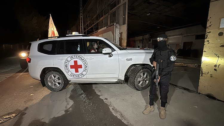 İşgalci İsrail, Kızılhaç'ın Hamas’tan 4 esirin cesedini teslim aldığını açıkladı
