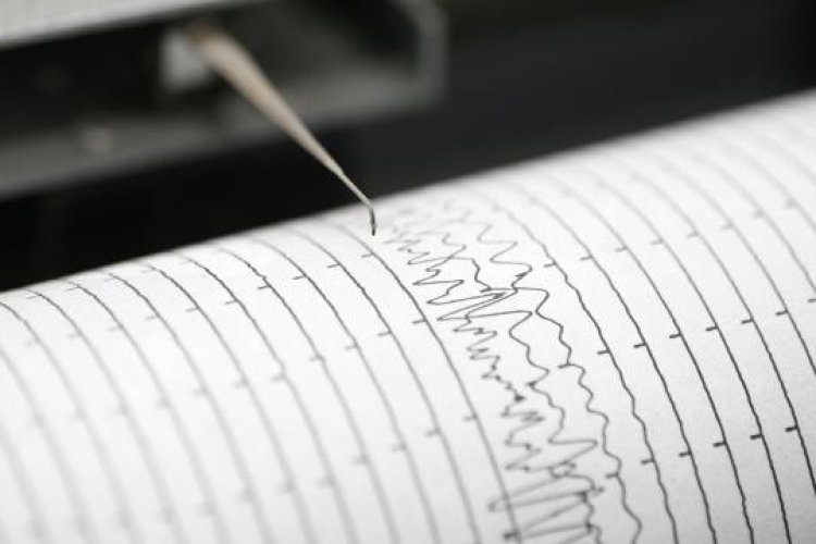 Endonezya'da 6,5 büyüklüğünde deprem