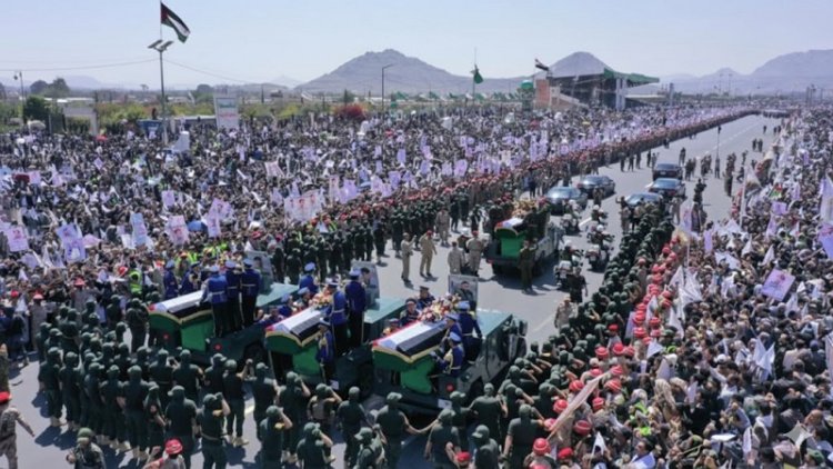Siyonistlerin saldırısında şehit düşen General El-Gumari, Yemen’de coşkulu törenle uğurlandı: Kudüs için direnişin sembolü
