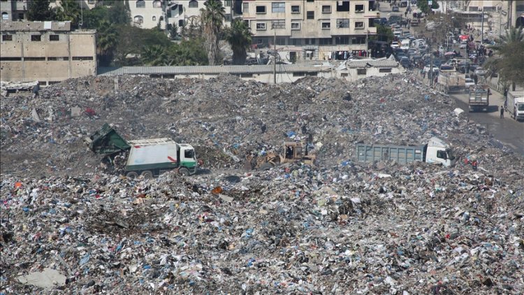 İşgalci İsrail ordusu atıklarını Gazze Şeridi'ne boşaltıyor
