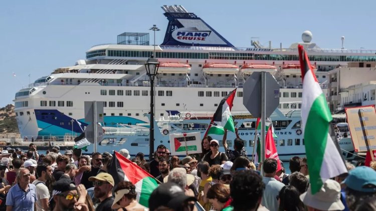 Yunan aktivistler İsrailli siyonist turistleri protesto etti