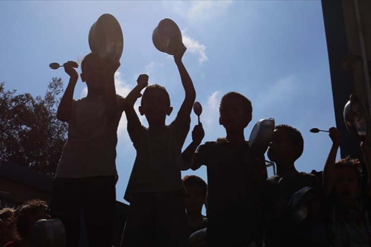 İşgalci İsrail'in engellemesi nedeniyle UNRWA depolarında Gazze'ye aylarca yetecek gıda bekliyor