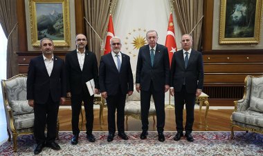 Cumhurbaşkanı Erdoğan, HÜDA PAR Genel Başkanı Yapıcıoğlu'nu kabul etti