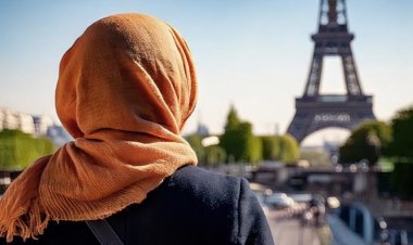 Fransız meclisindeki başörtülü ziyaretçilere gelen tepkiler, ülkedeki İslamofobi'yi gündeme getirdi