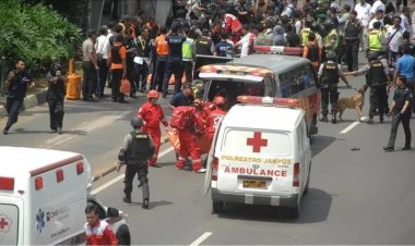 Cakarta’da cuma namazı sırasında caminin içinde patlama: 54 yaralı