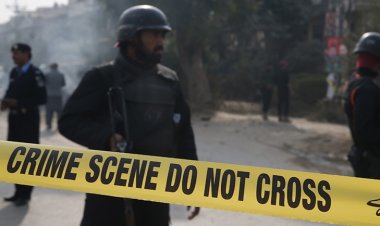 Pakistan'da mahkeme binası yakınlarında intihar saldırısı; 12 kişi hayatını kaybetti