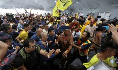 Brezilya'da yerliler, haklarını savunmak amacıyla BM İklim Zirvesi'nde protesto düzenledi