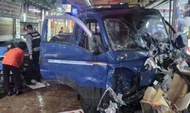 Güney Kore'de minibüs yayaların arasına daldı: 2 ölü, 18 yaralı