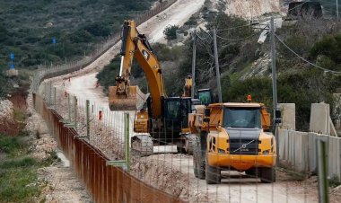 Siyonist İsrail,  Lübnan sınırını aşan duvar örüyor