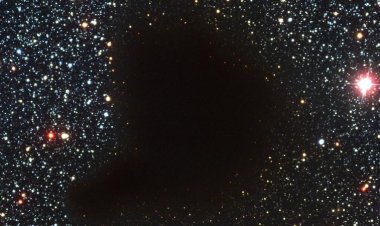 Güneş sistemindeki en karanlık yer neresi? Evrenin rengi bej mi?