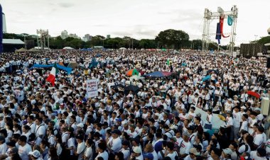 Filipinler'de yüz binlerce kişi sel kontrol projelerine ilişkin yolsuzluk skandalını protesto etti