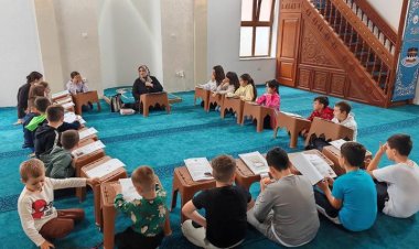 Kosova’da başörtüsü yasağı onaylandı: Balkanlarda tepki, uygulamada belirsizlik