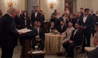 Trump, serbest bırakılan siyonist esirler ve aileleriyle Beyaz Saray'da bir araya geldi