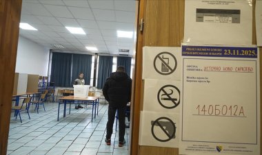Bosna Hersek'in Sırp entitesindeki seçmenler, erken başkanlık seçimi için oylarını kullanıyor