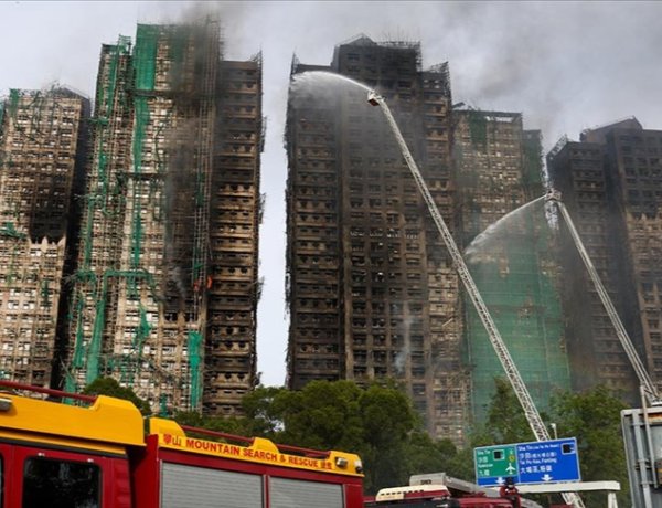 Hong Kong'da çıkan yangında 55 kişi öldü, 279 kişiden haber alınamıyor