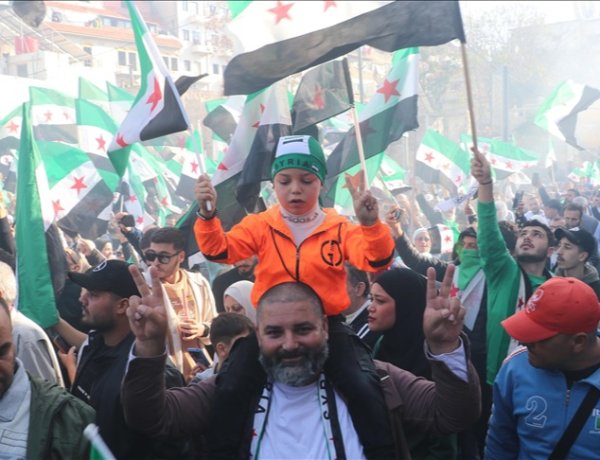 Suriye'de rejim devrimi yıl dönümünde kutlama gösterileri düzenlendi